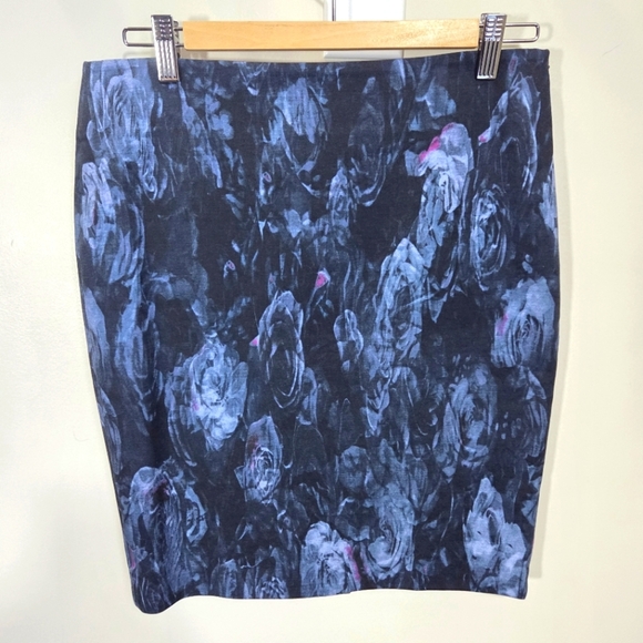 ⭐️RW&CO Floral Patterned Pencil Skirt Size 6 - Picture 1 of 5